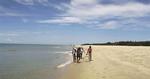 Strandliv. Vietnam er et af de lande, danskerne valfarter til især i vinterhalvåret. Uberørte strande som her ved Hoi An lokker eventyrlystne til. Arkivfoto: Rasmus Baaner 