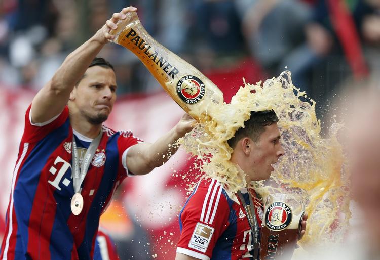 Succes. Pierre Emile Højbjerg (th) har spillet 19 officielle kampe for Bayern – og er registreret for to  tyske mesterskaber, en pokaltitel samt VM for klubhold. 
