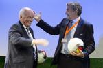 Allierede. Engelske Greg Dyke (tv) hører sammen med den tyske fodboldboss Wolfgang Niersbach (tv) til den voksende Fifa-kritiske fløj i Uefa. 
