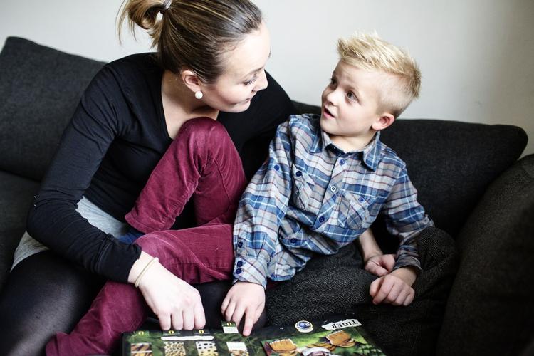 Fortrydelse. »Lægerne oplyste mig ikke om, at antibiotika kunne have konsekvenser«, siger 32-årige Katja Richter Olsen, som fortryder at have givet antibiotika til sin søn. 