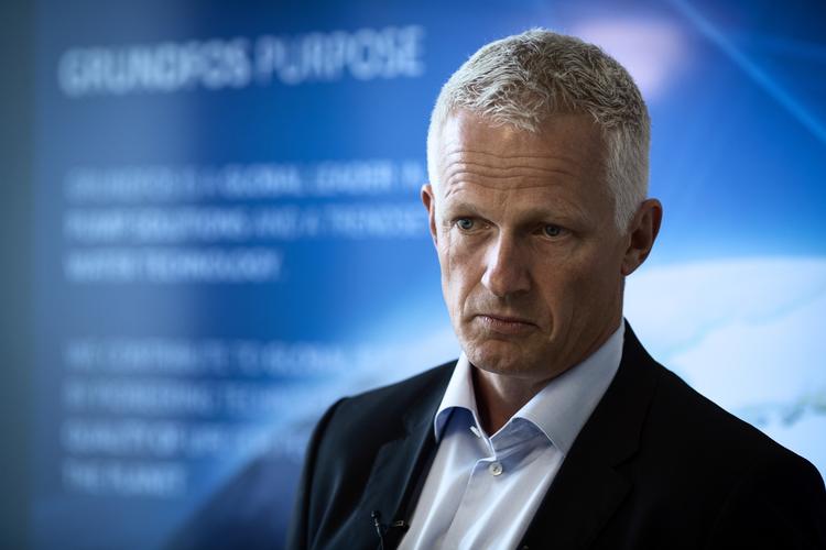 debut. Mads Nipper skiftede fra Lego til Grundfoss 1. august, og godt tre måneder efter tyer han til massefyringer. 