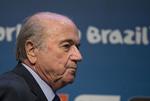 Magtfuld. Sepp Blatter er i modvind i store dele af Europa, men har støtte en lang række andre steder fra. Det er derfor særdeles tvivlsomt, om en Uefa-kandidat kan vippe ham af Fifa-pinden næste år. 