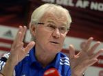Tilfreds? Landsholdet og Morten Olsen overvintrer på førstepladsen i EM-kvalifikationsgruppe I, selv om der er smidt point mod både Albanien og Portugal. 