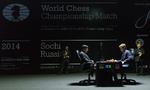 udkørte. Verdensmesteren i skak, norske Magnus Carlsen, så flere gange i ottende parti ud til at falde i søvn i kampen mod udfordreren Vishwanathan Anand. 