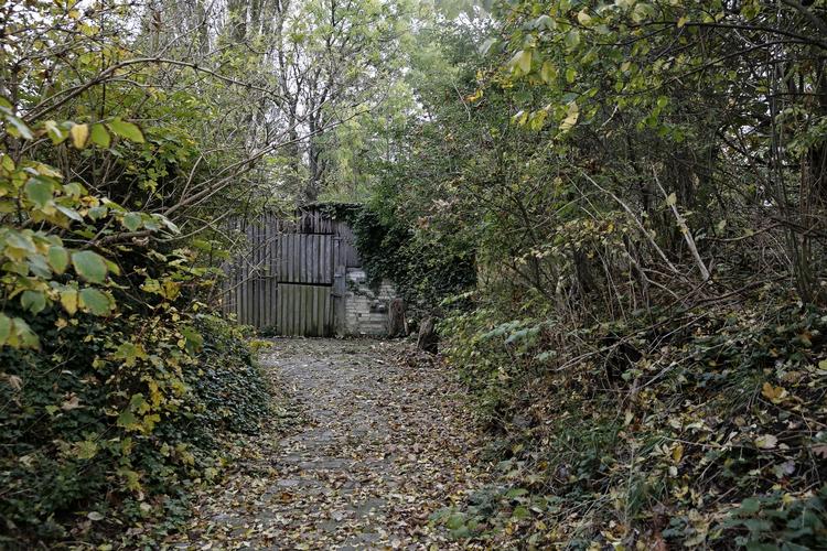 Brændeskur. Det 12 kvadratmeter store brændeskur ved Dyssegraven i lokalområdet Midtdyssen på Christiania været af afgørende betydning for etableringen af cykelsti. 