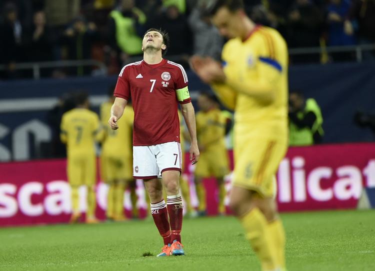 anfører. William Kvist ærgrer sig efter til rumænske scoring til 2-0. 