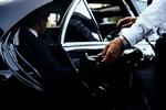 Hyrevogn. Appen Uber tilbyder flere tjenester bland andet Uber Black, der tilbyder limousinekørsel i privatebiler. 