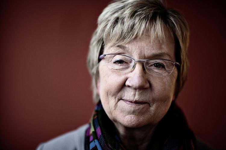 Tavs. Marianne Jelved vil først kommentere sagen efter et ekstraordinært møde med kulturordførerne på tirsdag. 