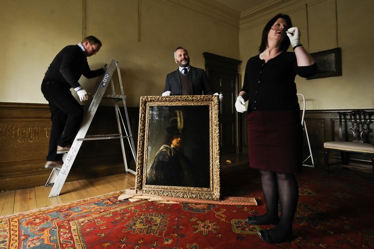 Ægte. Det er verdens ledende Rembrandt-ekspert Ernst van de Wetering, der efter flere undersøgelser, har slået fast, at maleriet virkelig er malet af Rembrandt. 