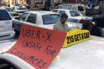 protest. Ikke bare i København er der vrede vendt mod den nye taxatjeneste Uber. Her er det taxachauffører i Pennsylvania, USA, der protesterer. 