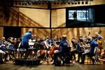 Livtag. Fredagens koncert, som DR UnderholdningsOrkestret prøver på her i Studie 2, var udset til at være orkestrets sidste live-livtag med Mozart, men pludselig er der dukket et håb op. 