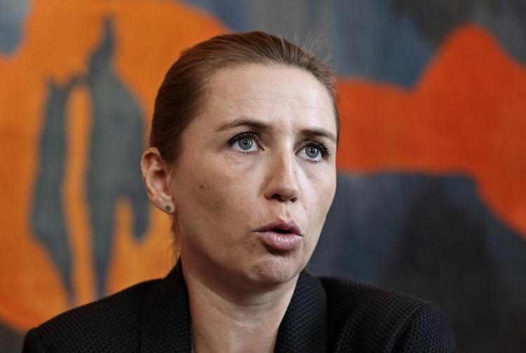 Ophold. Justitsminister Mette Frederiksen (S) vil undersøge, hvorfor Danmark giver relativt mange status som konventionsflygtninge. 