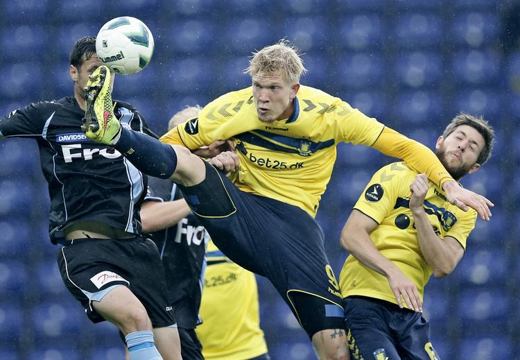 farvel. Brøndby solgte Simon Makienok til italienske Palermo tidligere på året, og salget betyder, at klubben har overskud på kontoen for salg og køb af spillere. 