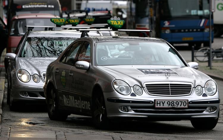 Uber. Taxikonceptet Uber er netop kommet til Danmark for at konkurrere med de traditonelle taxier. 
