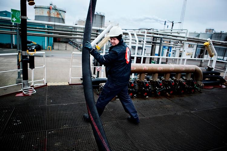 nedtur. OW Bunker var et af Danmarks aller største selskaber målt på omsætning, da det pludselig gik ned, og i fredags blev der så indgivet en konkursbegæring. 