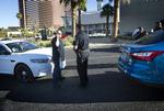 ULOVLIGT. I Las Vegas i Nevada er det fortsat ulovligt at være chauffør for Uber. Alligevel fortsætter mange chauffører med at køre for Uber, fordi de mener, at de tilbyder en service, som indbyggerne efterspørger. 