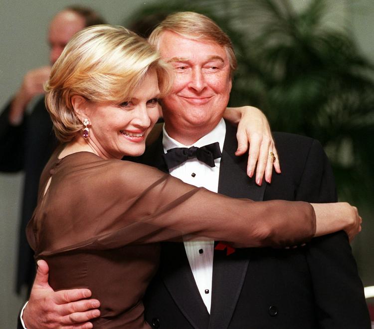 Dødsfald. Mike Nichols er død 83 år gammel. Her ses han med sin kone gennem mere end 25 år, tv-journalisten Diana Sawyer. 