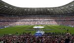 Stort. Stadion i München havde oprindeligt plads til 66.000 tilskuere, men efter en opgradering er der nu plads til 71.137 til kampe i Bundesligaen og 67.812 til internationale matcher. 