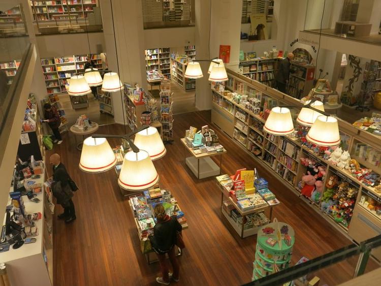 ombygget. Der er meget lys og luft i den udgave af boghandlen Foyles i London. 