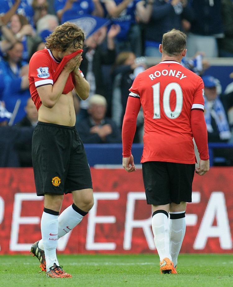 skadet. Daley Blind (tv) er rendt ind i en slem knæskade, men den var ikke helt så alvorlig, som først meldt ud. 