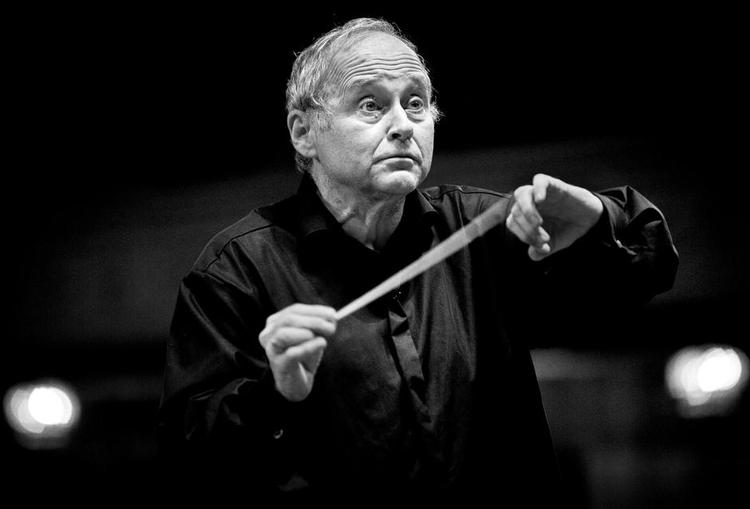 Farvel? Adam Fischer har bygget først Mozart og nu Beethoven op omkring musikerne fra DR UnderholdningsOrkestret, der numåske snart er historie. 