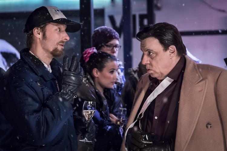 Velfærd. »I 'Lilyhammer' virker Norge som et samfund, hvor alt er enkelt. Vi har det så godt. Men 'Lilyhammer' handler jo også om, at alt ikke er så godt alligevel under overfladen«, siger Geir Ramnefjell, kulturredaktør på avisen Dagbladet. 
