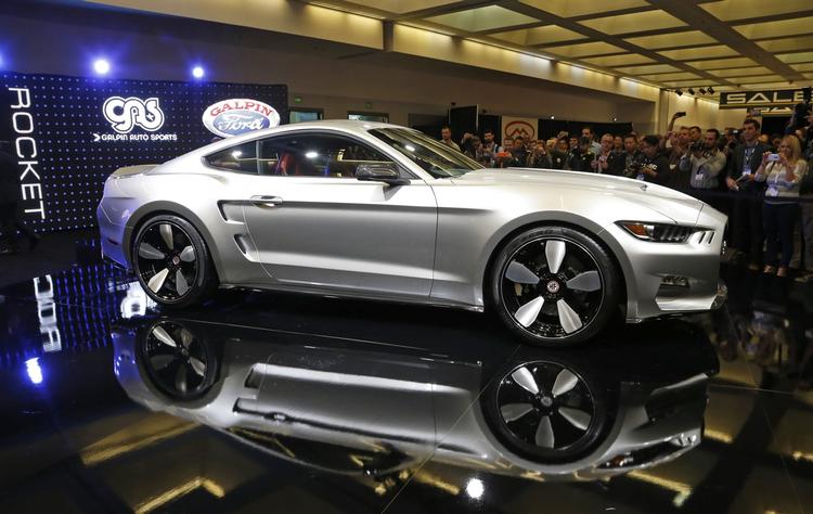 Comeback. Den danske bildesigner Henrik Fisker er tilbage som manden bag en del af det nye design af den legendariske amerikaner-bil Ford Mustang. 