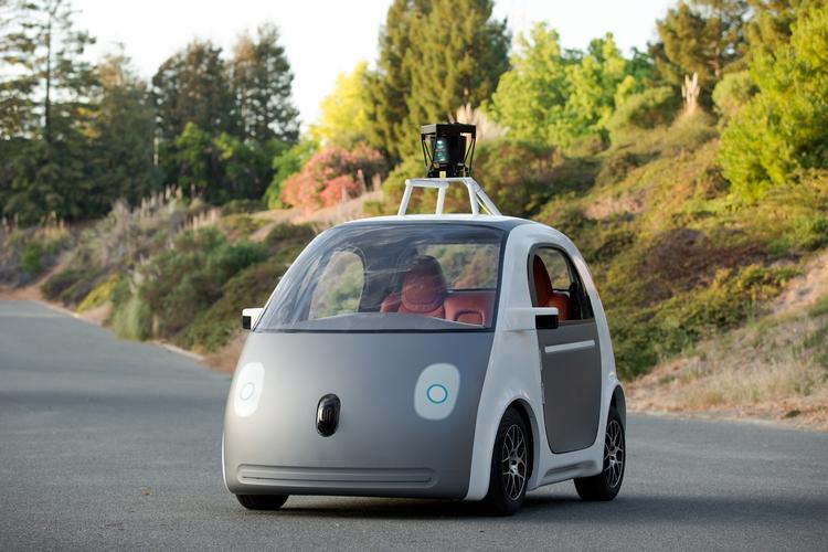 Selvkørende. Folk måbede, da Google i foråret lod sin lille selvkørende topersoners boblebil trille rundt i Californiens gader. 