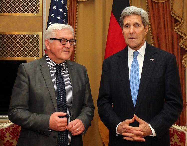 MØDE. Den amerikanske udenrigsminister John Kerry ses her sammen med den tyske udenrigsminister Frank-Walter Steinmeier i forbindelse med dagens forhandlinger. 