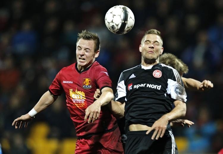 sjusket. Den nybagte landsholdsspiller Uffe Bech (tv)er sat af FC Nordsjællands hold til kampen mod OB, fordi han kom for sent til morgenens taktikmøde. 