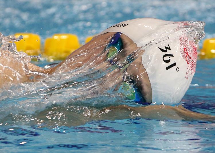 Stærk.  Sun Yang er 22 år. Han brug igennem lydmuren i 2009 med bronze på 1.500 meter ved VM i Rom. 