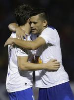 Mestre.  Miguel Samudio  (th) og Dagoberto fra Cruseiro er mestre. 