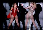 Booty. Jennifer Lopez (tv.) optrådte sammen med Iggy Azalea under et numserystende nummer til American Music Awards. Danske Mø var ikke til stede. 