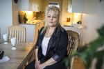Førtidspension. »Det var først, da min søn ruskede i mig og sagde: Mor, nu stopper du med at arbejde, det tager livet af dig, at det gik op for mig, at jeg ikke længere kunne arbejde«, siger Tina Karsten, der er blevet tilkendt førtidspension på grund af en lungesygdom. 