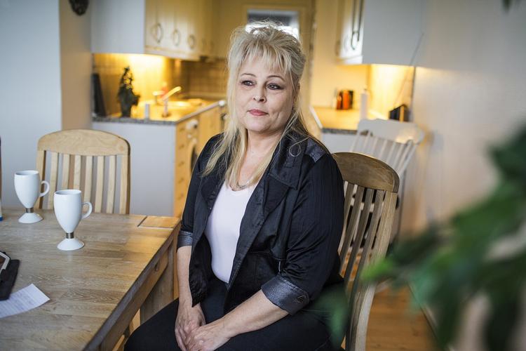 Førtidspension. »Det var først, da min søn ruskede i mig og sagde: Mor, nu stopper du med at arbejde, det tager livet af dig, at det gik op for mig, at jeg ikke længere kunne arbejde«, siger Tina Karsten, der er blevet tilkendt førtidspension på grund af en lungesygdom. 