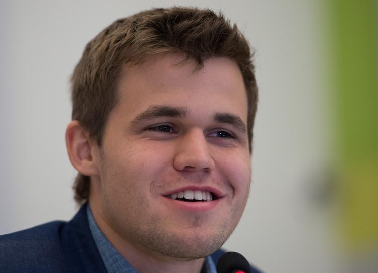 intuition. Skak-verdensmester Magnus Carlsen har vundet det hele i en ung alder. Hemmeligheden er en helt speciel evne hos nordmanden til intuitivt at se træk, som ingen andre ser, mener dansk skak-ekspert. 