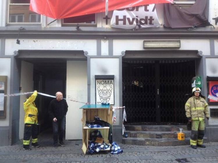 Udbrændt. En brand har i nat beskadigede store dele af det københavnske teater Sort/Hvid. Omfanget af skaderne vides ikke endnu. 