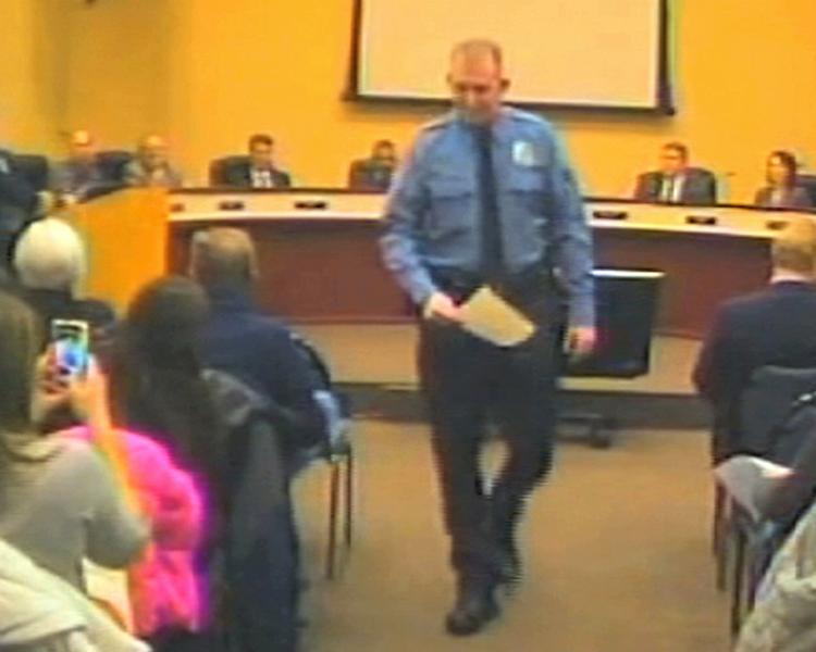 USA. Betjenten Darren Wilson, der går fri efter at have skudt og dræbt 18-årige Michael Brown, ses her i Ferguson tidligere på året. 
