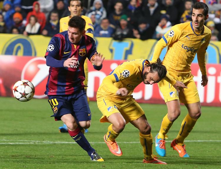 Ustoppelig. Apoel-mændene fik lov at være med, at Messi satte endnu en rekord. 