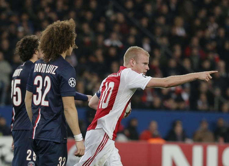 3-1. Ajax og Davy Klaassen fik udlignet i Paris, men to sene franske scoringer sørgede for hjemmesejr. 