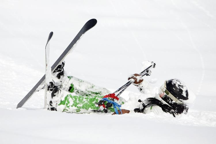 Pas på. Man kan få en bøde på nakken, hvis man står på ski i Østrig og ender i et sammenstød med en anden skiløber. 