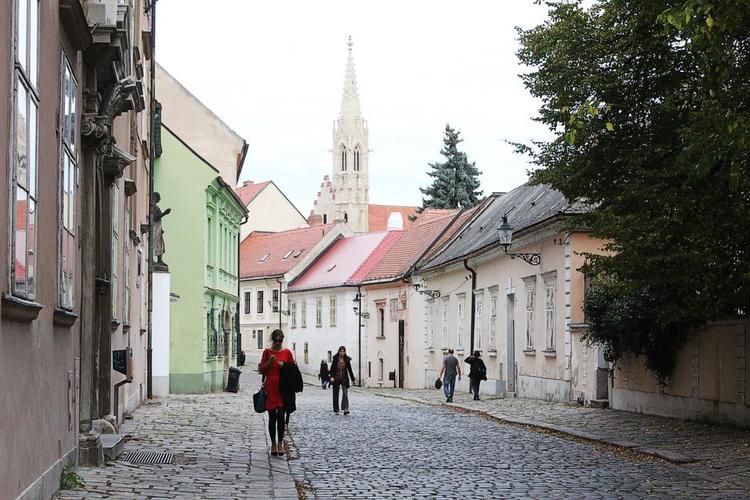 Sidegader. En afslappet stemning præger gaderne, hvor man ofte har seværdighederne for sig selv. Foto: Ota Tiefenböck. 