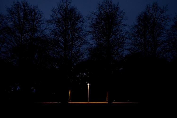 Mørketid. Fraværet af lys kan forstyrre vores døgnrytme og humør, og hos op til 10 procent af danskerne kan mørket fremkalde en vinterdepression. 