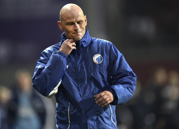 mentalt. FCK-træner Ståle solbakken vil have spillerne til at se bort fra den elendige bane i Helsinki. 