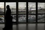 Aflyst. Flere hundrede fly har været aflyst i Newark-lufthavnen ved New York. En vinterstorm nærmer sig. 