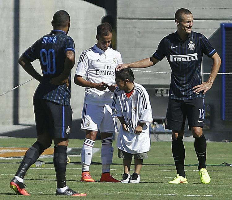 AFBUD. For tre år siden meldte Nemanja Vidic (th.) fra i forhold til Serbiens landshold. 