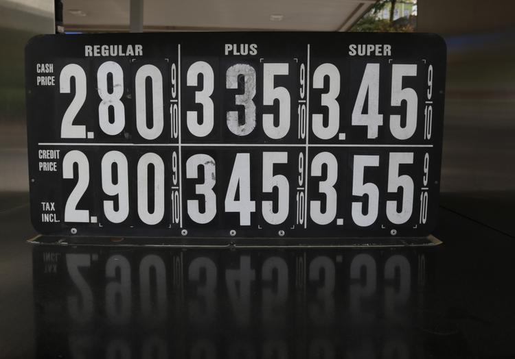 Opec-landene holder i dag møde om de faldende oliepriser. 
