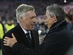 respekt. Real Madrids italienske træner, Carlo Ancelotti (tv), giver hånd til Basel-træner Paulo Sousa før kampen mellem de to hold onsdag. 