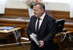 DOBBELTMORAL? Venstres formand Lars Løkke Rasmussen har tidligere opfordret til ikke at deltage i politisk mudderkastning. Alligevel har Venstre lavet en debatmappe, der instruerer kandidater i, hvordan de skal angribe partierne i rød blok. 