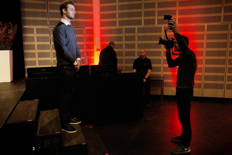 RAMPELYS. Siden han i 2007 åbnede sin første butik hjemme på Bornholm har Johan Bülow levet med stor medieinteresse,. Den bliver næppe mindre nu for Årets Leder. 